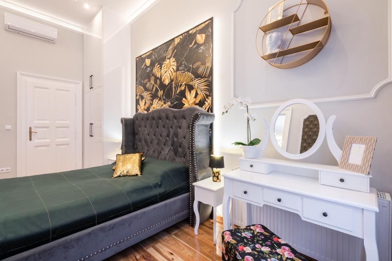 Premium Art Deco Apartment At Broadway // 4Bdr & 3Br Budapest Exterior foto